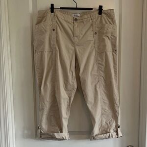 Reitman’s cotton roll tab capris size 16